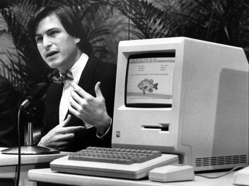 看完苹果电脑进化史，方知持续做爆品的「变」与「不变」