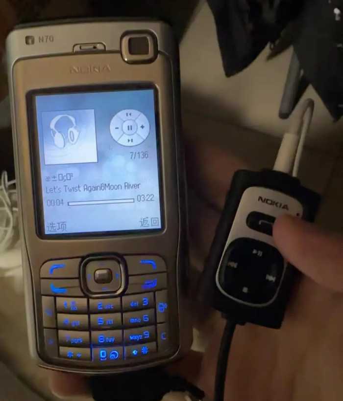 尘封十五年的诺基亚N70，如今“废物利用”听MP3音质绝了
