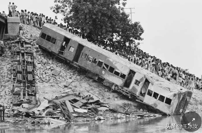 印度本世纪最惨火车事故因人祸！为何脱轨总发生在这里？