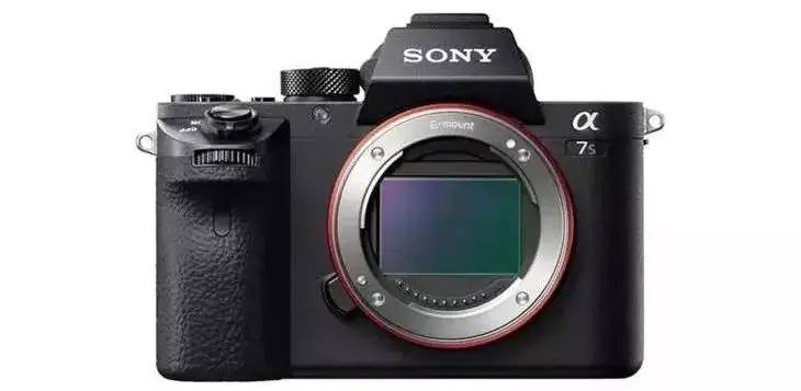 最贵的半幅相机比全画幅还贵，你会选它吗？