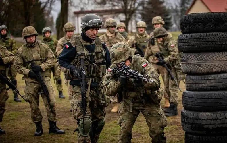 波兰向全国民众发出严肃警告：做好与俄罗斯开战的准备！