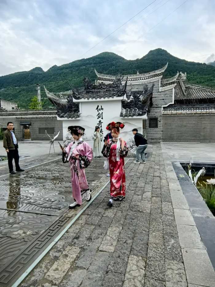 中国最大气的古镇，廊桥世界第一，风景抢眼美食满街，还不要门票