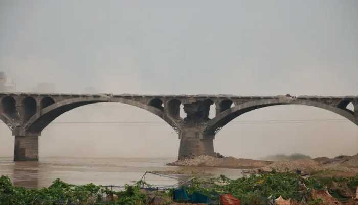 中国最惨大桥，被鉴定为危桥，爆破之后炸出一群“伪专家”