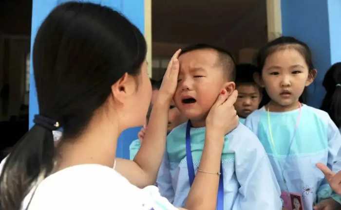 幼儿园老师透露：刚上幼儿园不哭的孩子，多半是这三个原因