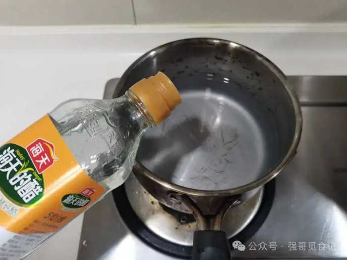 煮鸡蛋时：切记凉水、沸水下锅都不对！记住这3点，鸡蛋轻轻一敲就脱壳